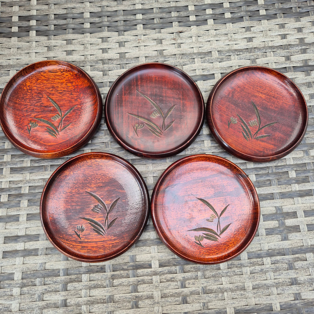 5 x Wooden plates